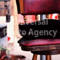 アメリカ サンフランシスコ 椅子の上の黒猫 ／ sfcat01-123